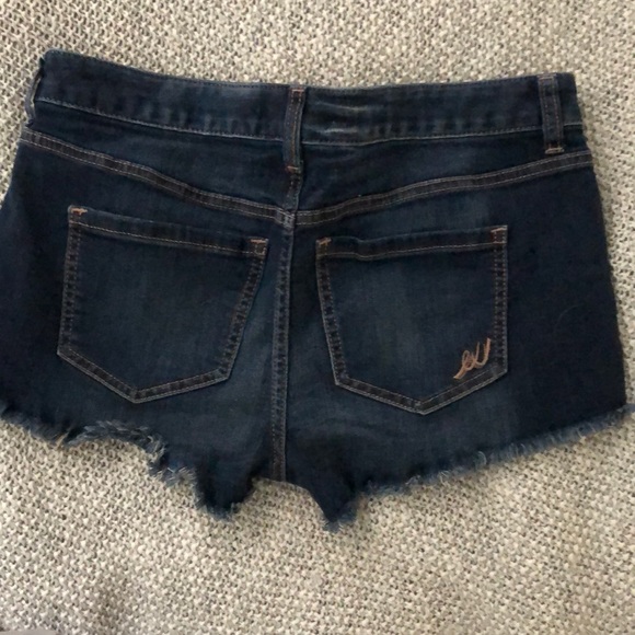 Express Shorts - Picture 2 of 2